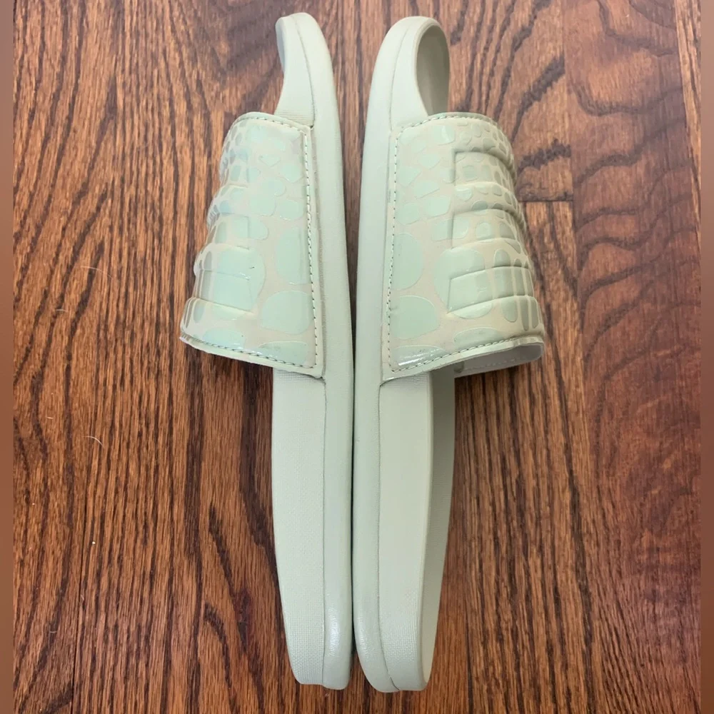 NWOT adidas Unisex-Adult Adilette Comfort Sandals Slide Sz 6M - Picture 8 of 9